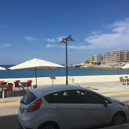 Beachfront Deluxe דירה *