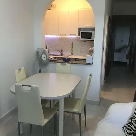 Beachfront Deluxe דירה